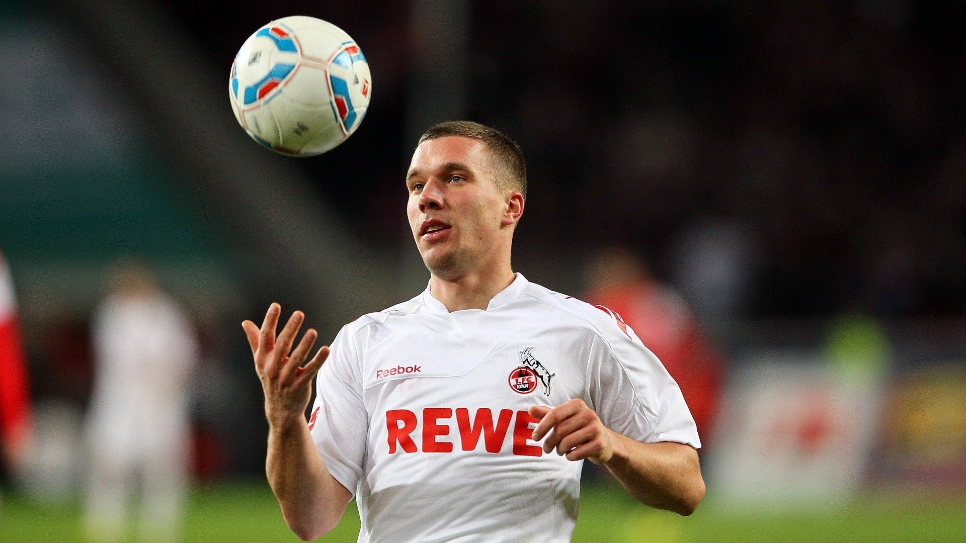 创新足球训练装备引领行业潮流，助推青训发展，足球训练器材套装